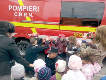 Elevii din Constanţa au vizitat subunităţile de pompieri